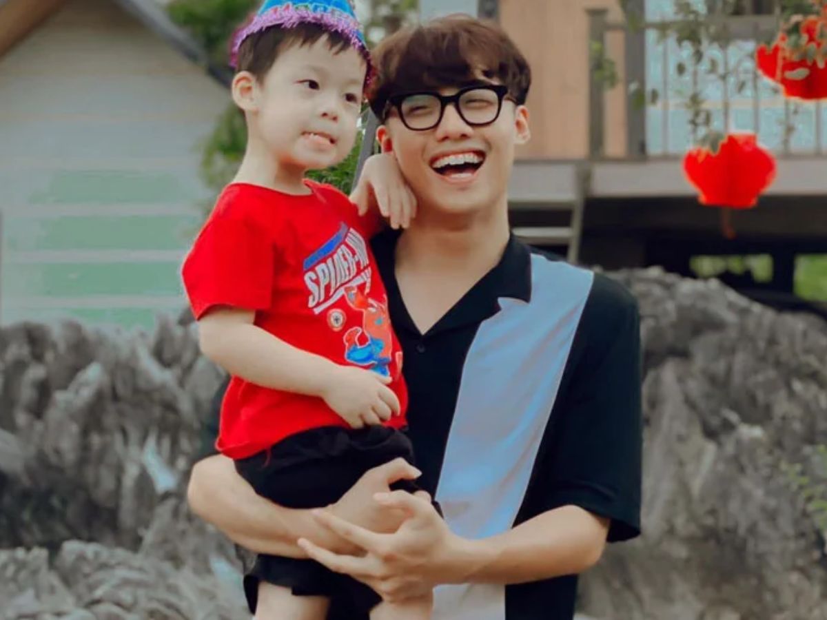 Hành Trình Sự Nghiệp Từ Mạng Xã Hội Đến Sân Khấu Lớn