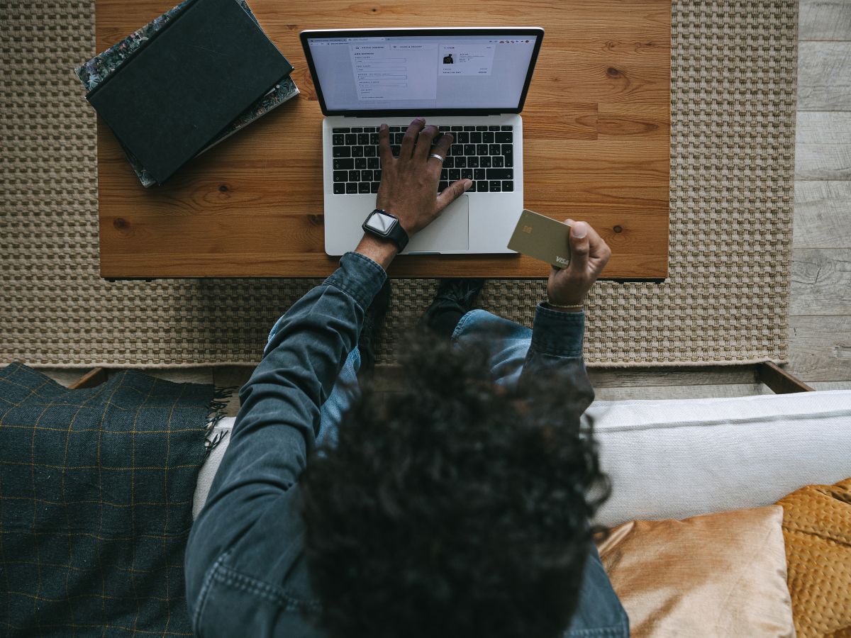 Vé online giúp đảm bảo độ an toàn, dễ kiểm tra thông tin